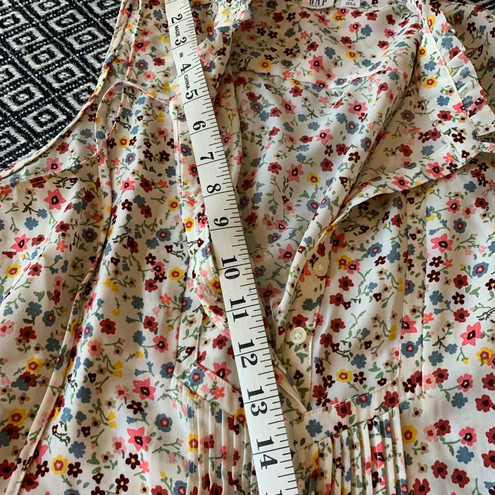 GAP Maternity white floral split neck blouse XS - Picture 6 of 8